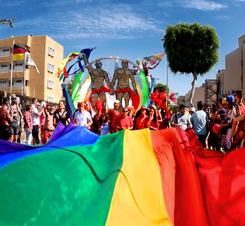 Gay Pride Maspalomas 2016 Drag Ybridex et le drapeau gay geant
