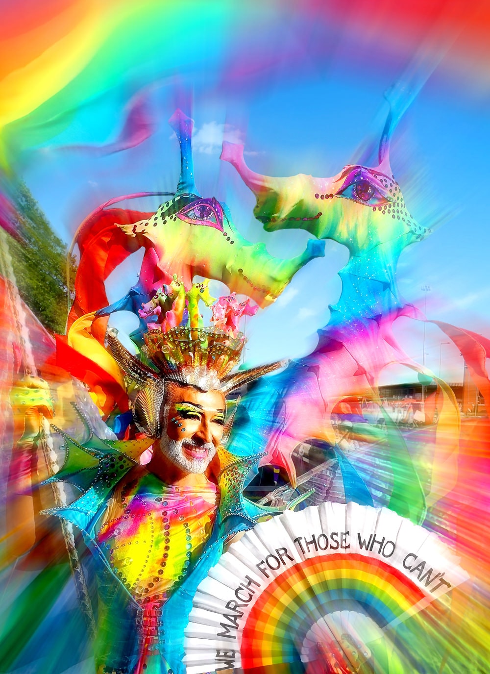 Gay Pride Maspalomas 2016 Drag Ybridex avec costume maincoeur rainbow